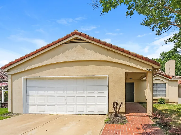 7203 Atterbury Cir E — Photo 1