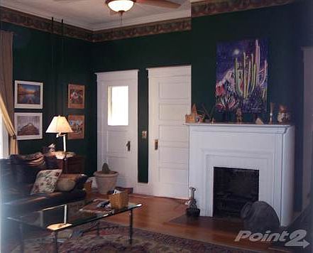 Family Room w/fireplace