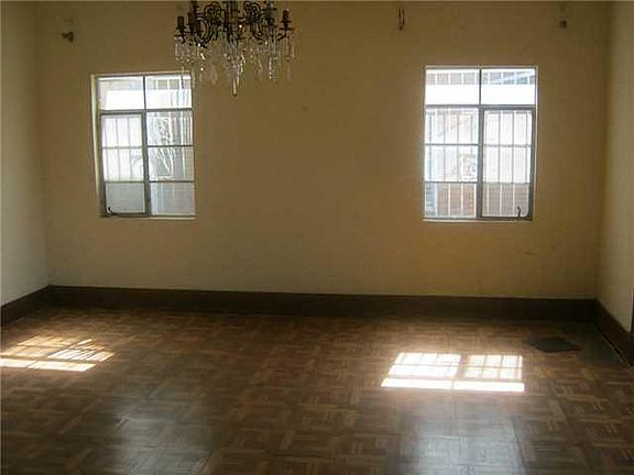 3rd image of 2733 Gold Ave