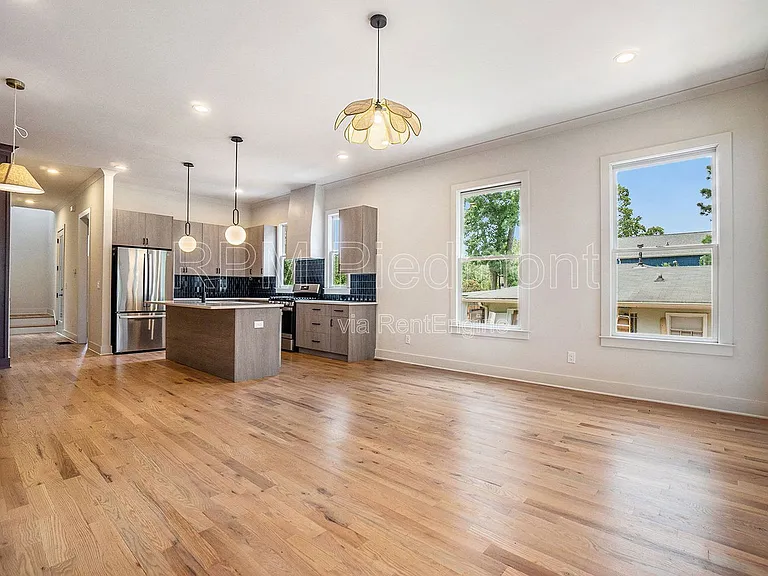 1081 Hill St SE #B — Photo 11