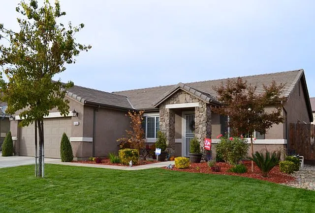 5388 W Home Ave photo 1