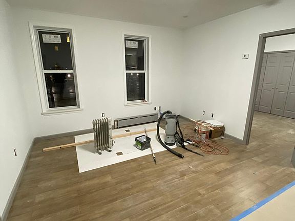 4th image of 2249 E 22nd St Fl 1