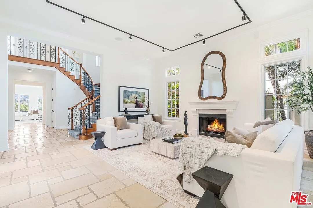 5 bed, 5.5 bath, 6455 sqft, $26,000 — Photo 4