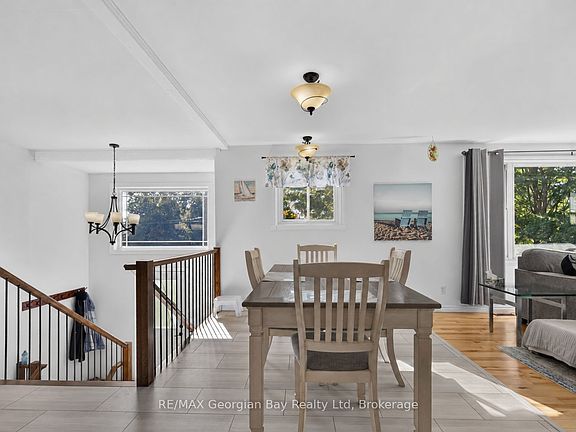 4th image of 898 Yonge St