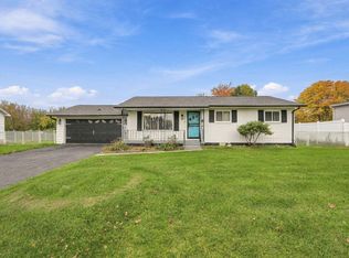 3561 Ridgecliffe Dr, Flint, MI 48532