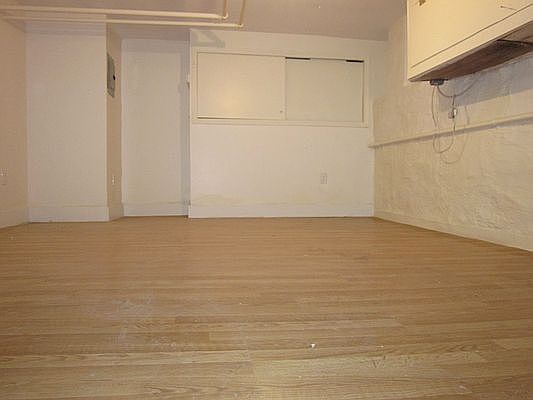 4th image of 39 Kingsland Ave APT 1B