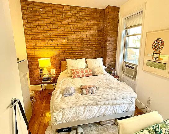 5th image of 200 Waverly Pl APT 5