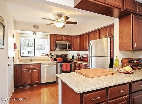 2nd image of 427 Elm St APT 5G