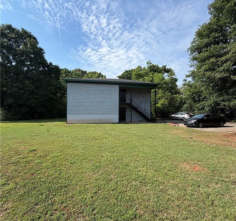2nd image of 2835 Cherokee Rd