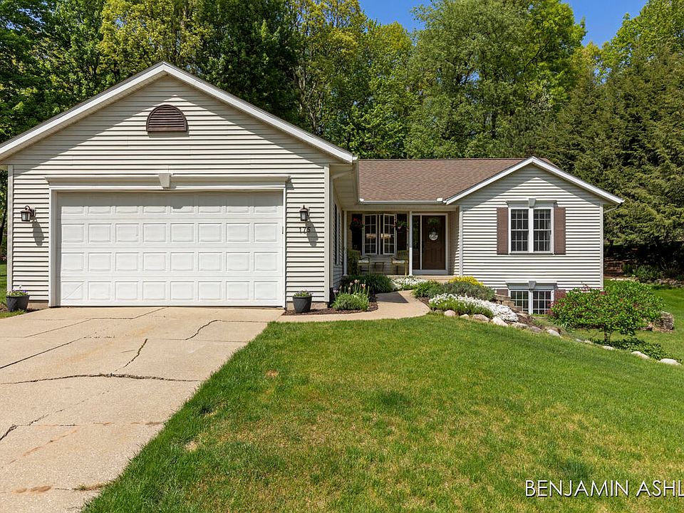 175 Denilee Ct NE, Comstock Park, MI 49321 Zillow