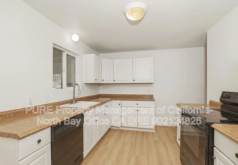 1040 S Cloverdale Blvd — Photo 6