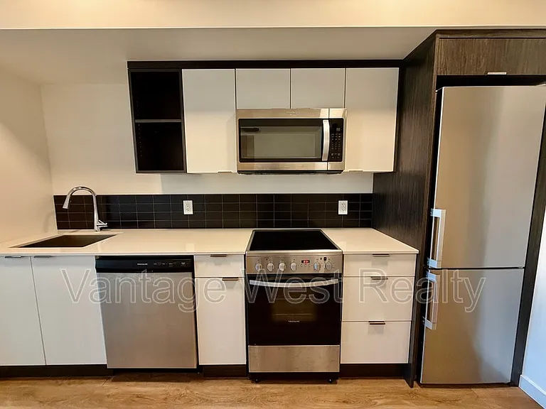 615 Rutland Rd N #101 — Photo 1