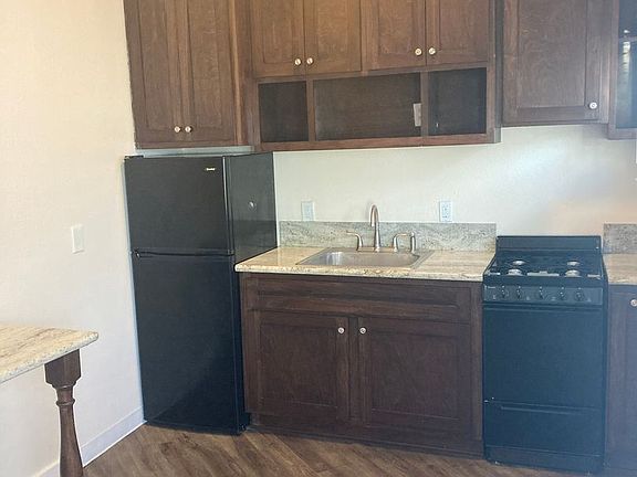 3rd image of 477 Rose Ave APT 4
