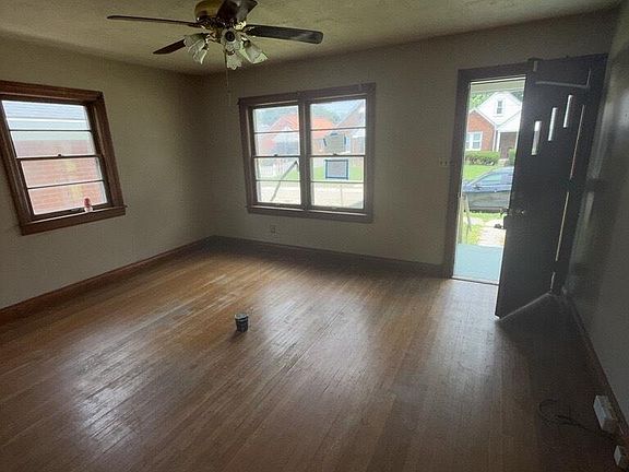 4th image of 1324 Earl Ave