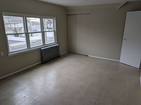 4th image of 136 Duffy Ave