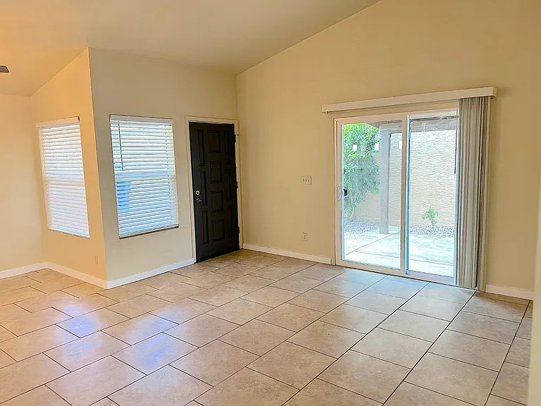 2208 E Farmdale Ave — Photo 12