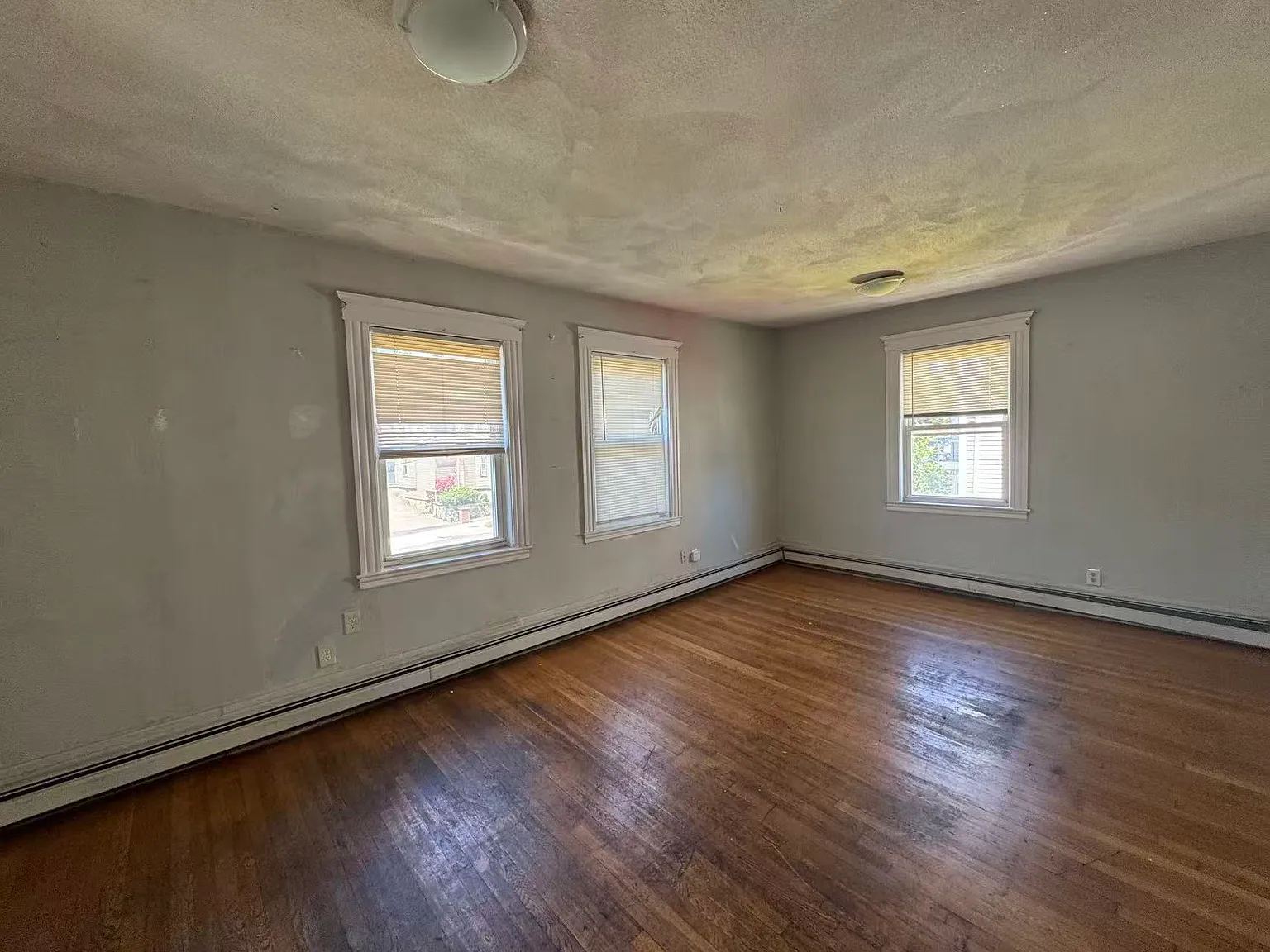 4 bed, 1300 sqft, $3,500 — Photo 2