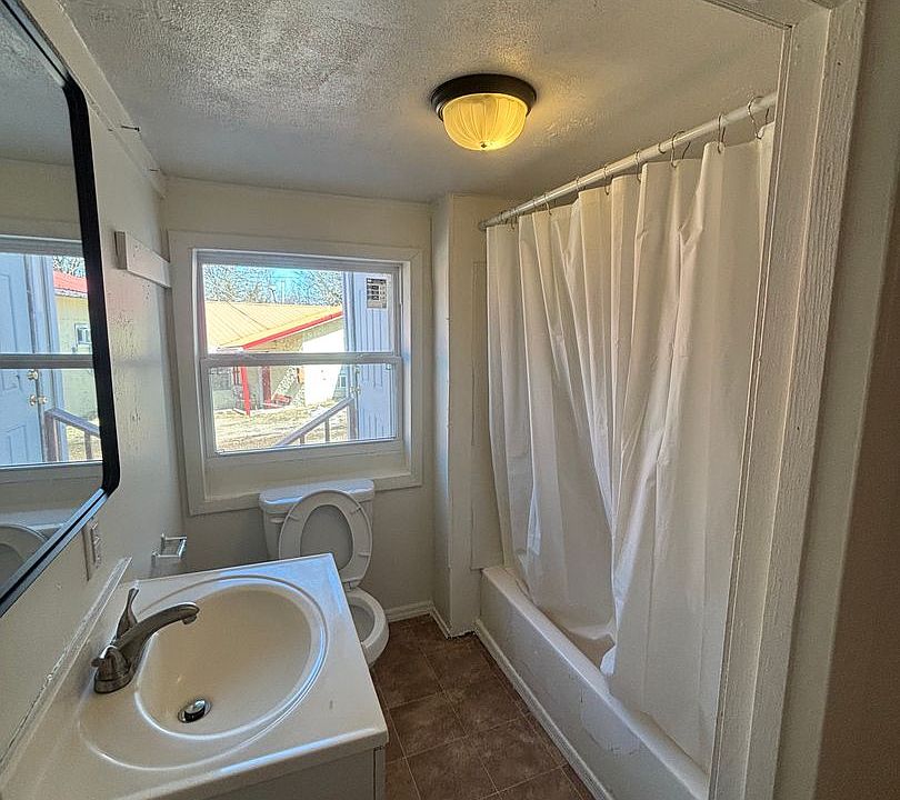 2nd image of 1815 Harding Blvd APT 22