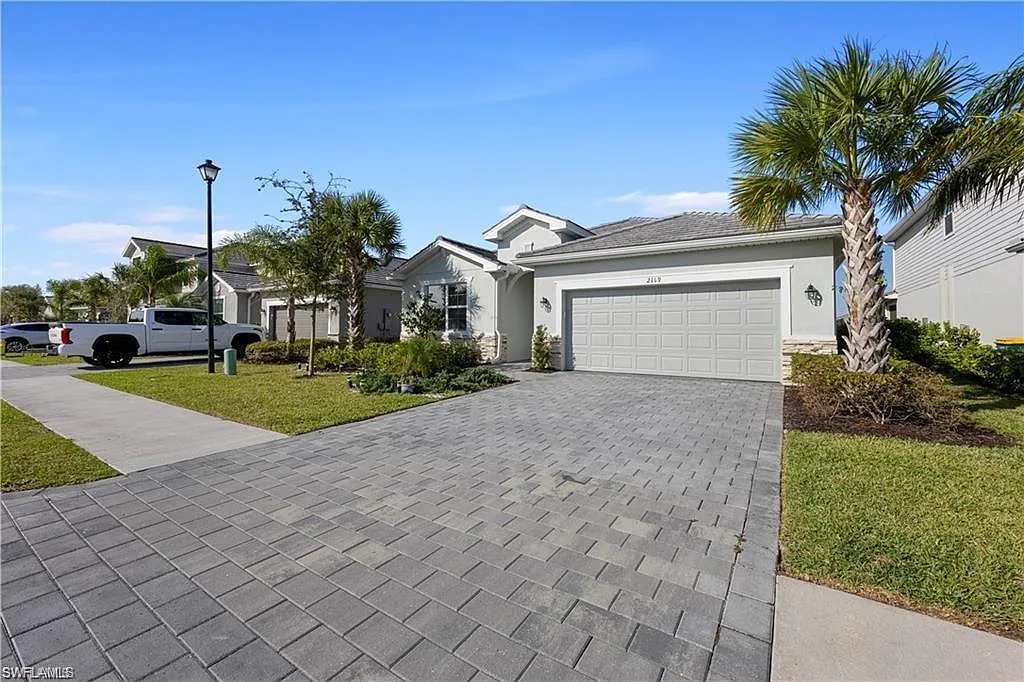 3 bed, 3.0 bath, 2217 sqft, $3,600 — Photo 3