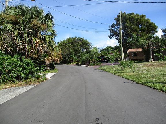 5th image of 403 NE 6th Ave