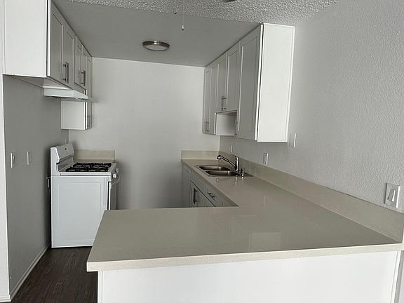 3rd image of 18414 Collins St APT 223