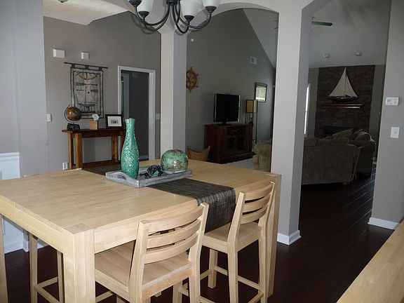 3rd image of 704 W Accipiter Cir
