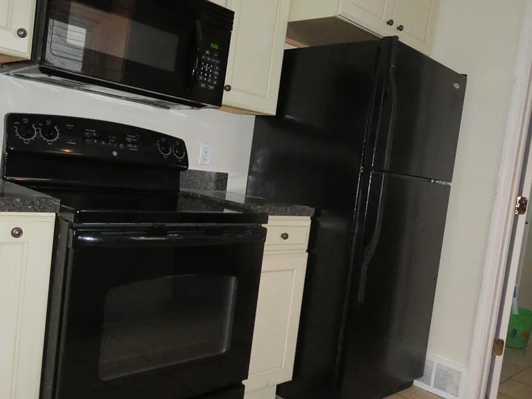 1327 Genesee Ave — Photo 21