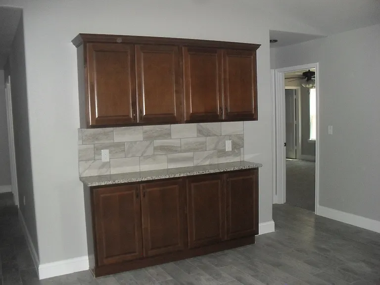 801 W Spruce Ave — Photo 5