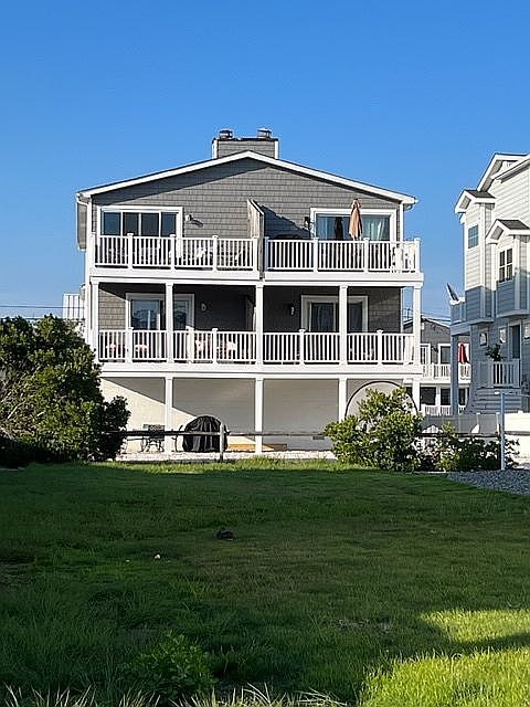 2nd image of 322 40th St