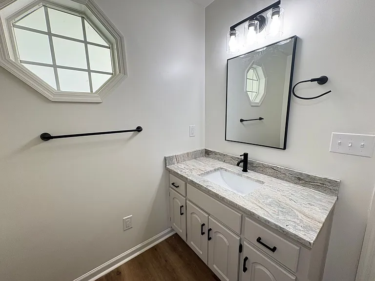 2107 S Seale Rd — Photo 16