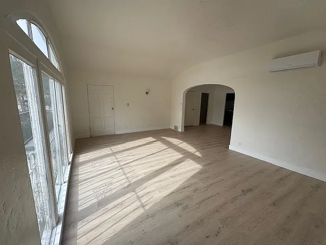 2338 N Cahuenga Blvd — Photo 14
