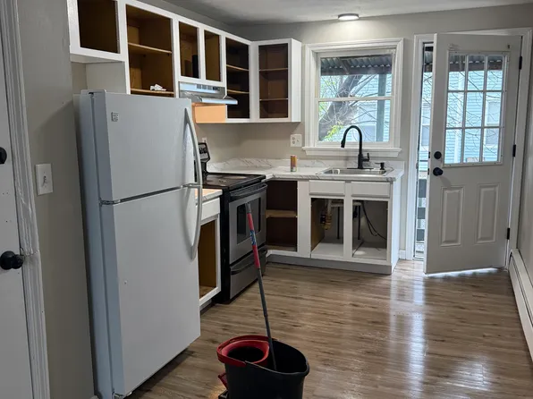 487 Somerville St #4, Manchester, NH 03103