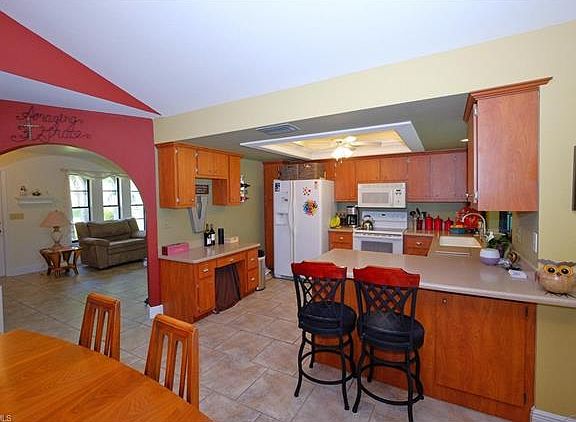5th image of 217 SW 39th St