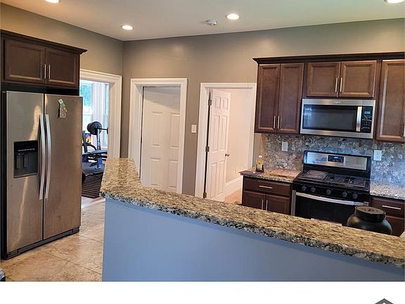 4th image of 20 Maple St #1