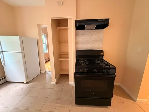 373-375 Blatchley Ave Photo 1