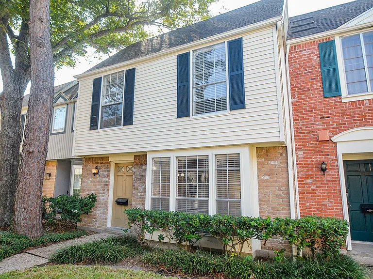 13282 Trail Hollow Dr — Photo 3