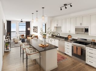 Taryn at 401, Raleigh, NC 27603