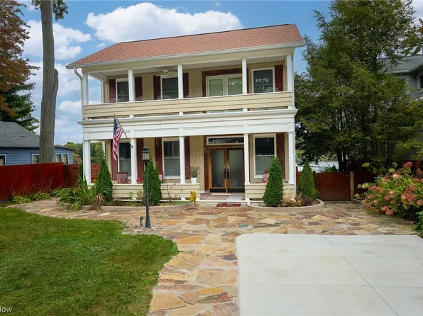 4411 Point Comfort Dr, New Franklin, OH 44319