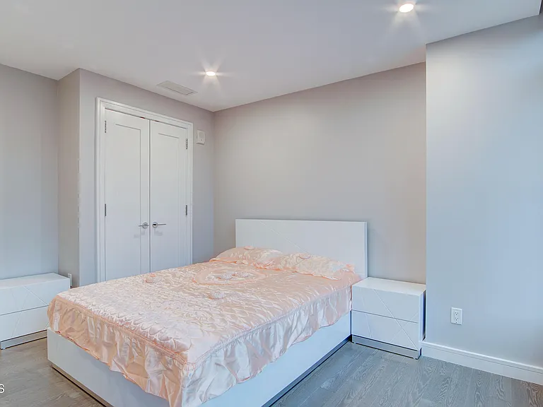 15 Morris Ave #507 — Photo 23
