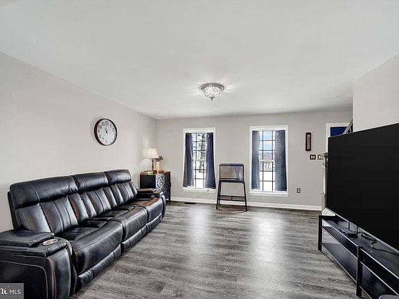 4th image of 15910 Dark Hollow Rd