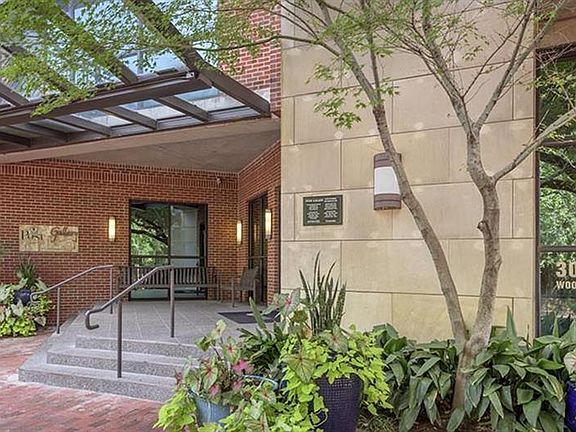 4th image of 3006 Woodside St APT 4021