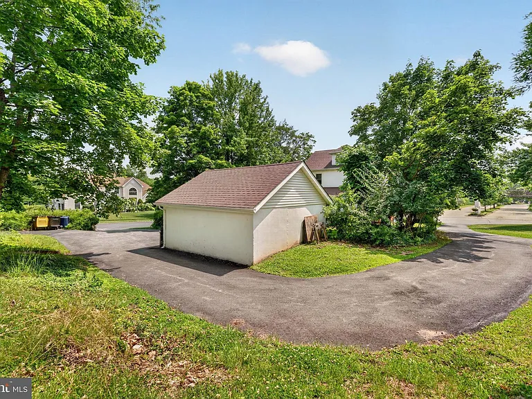 1715 Skippack Pike — Photo 32