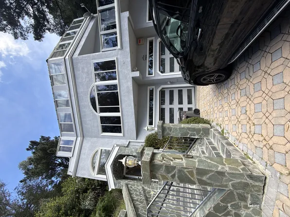 7716 Skyline Blvd, Oakland, CA 94611