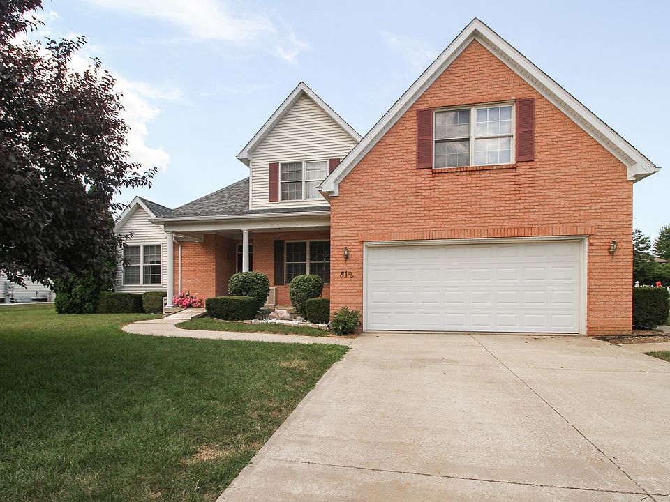 1st image of 812 E Margaret Ln