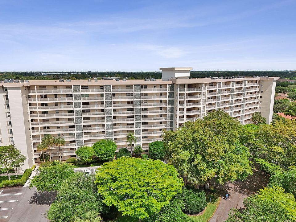 1st image of 3499 Oaks Way Unit 205