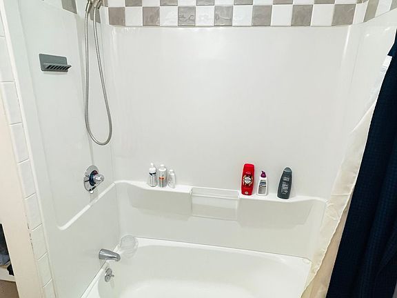 4th image of 16-18 Wallace St #18-3