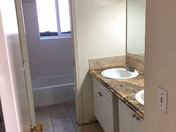 4th image of 518 22nd St APT 8