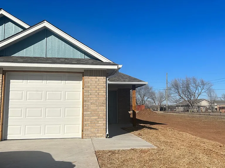 1211 SW Oklahoma Ave — Photo 10