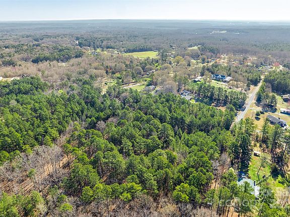 4th image of 591 Karen Dr