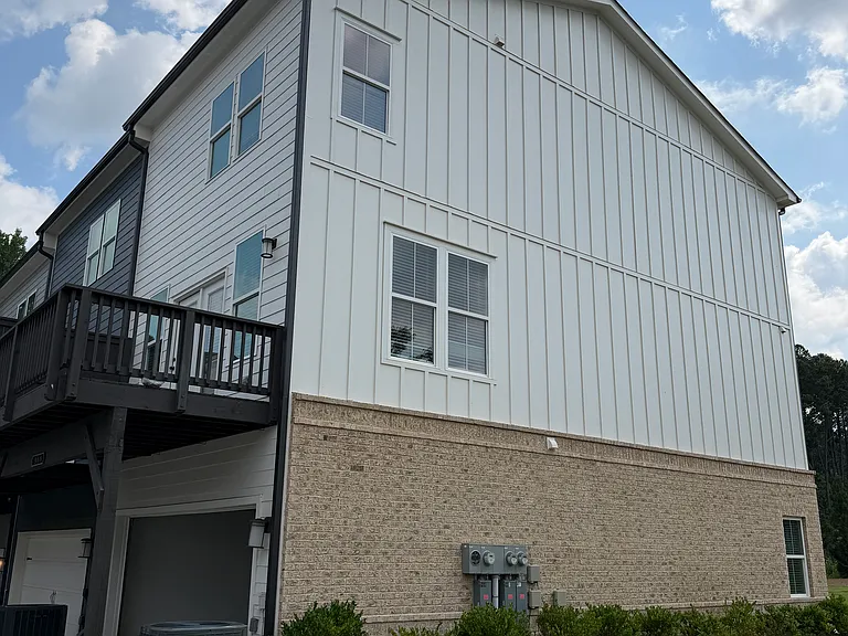 900 Cotton Dr SE — Photo 3